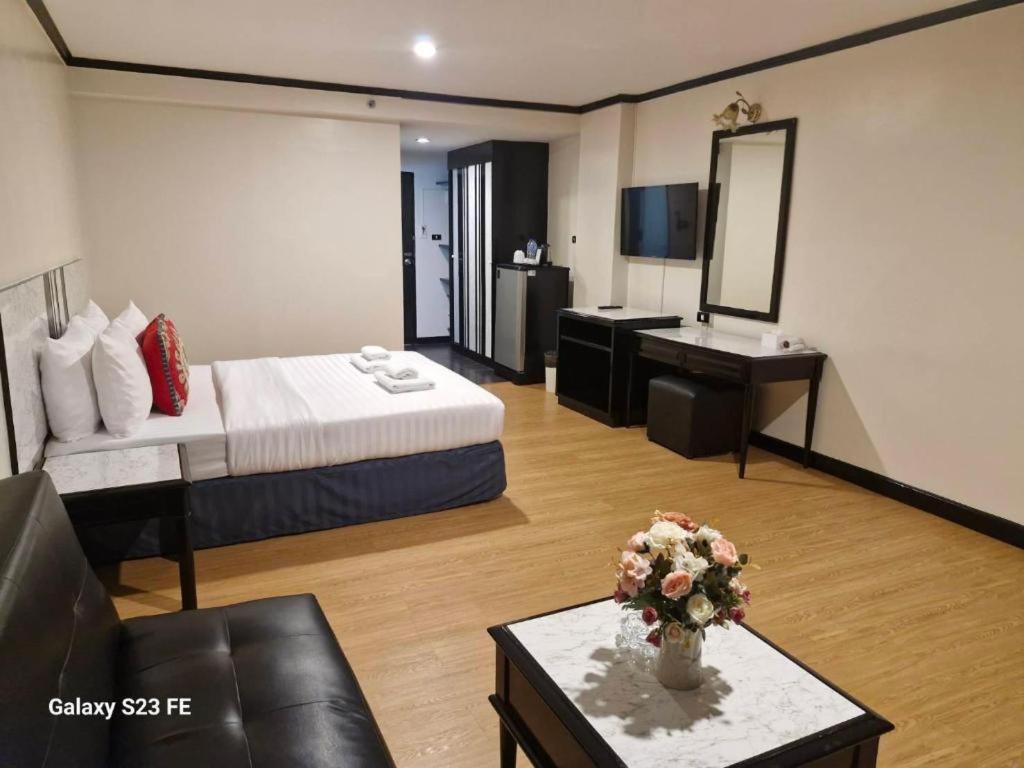 Town In Town Gardent Resort Bangkok Eksteriør bilde